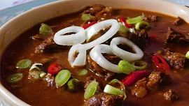 12 nejlepších receptů na guláše: Dáte si klasický hospodský, fit kuřecí nebo  mexický?