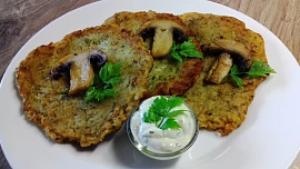 Žampionové bramboráky: Netradiční varianta české klasiky překvapí jemnou chutí. Houby je ale třeba předem upravit