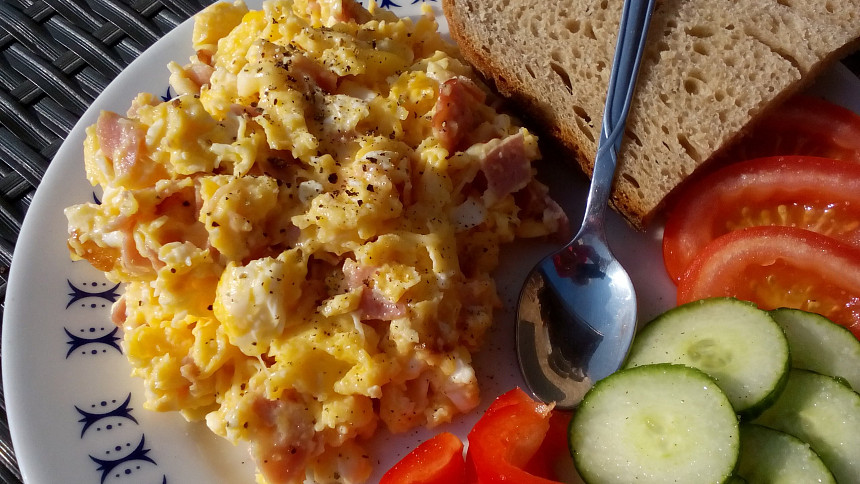 Heřman Gazda alias Ostravský Gastrošef ukázal, jak na skvělá míchaná vajíčka.