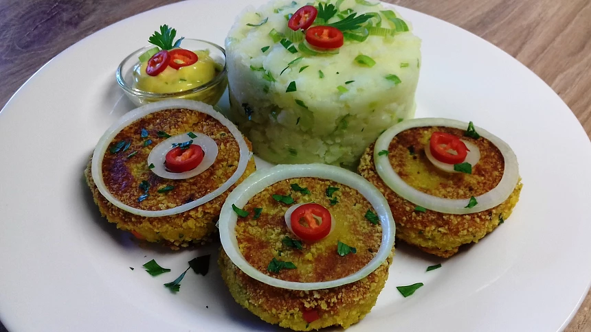 Bezmasá jídla: Čočkové karbanátky jsou skvělou náhradou těch masových, voní čerstvými bylinkami a jsou jednoduché