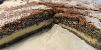 Koláč s názvem „Čum na drát“ přivádí do údivu nejednu hospodyňku. Nejen, že chutná fantasticky, ale ještě při pečení dost překvapí!