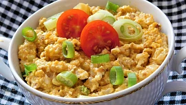 Droždí nepatří jen do pečení: Udělejte si z něj pomazánku, knedlíčky i polévku. Vše levně a rychle