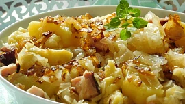 Kočičí štajryš aneb Plzeňská variace na kočičí svatbu: Brambory s kroupami a zelím chutnají božsky a nestojí moc