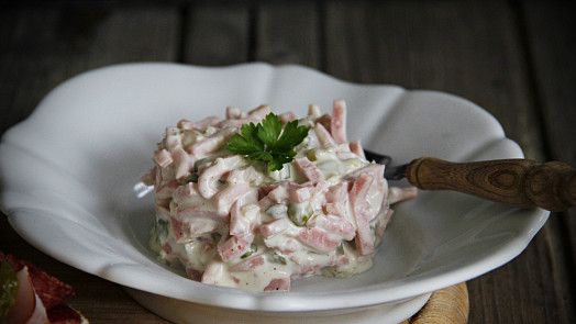 Bufetový pochoutkový salát podle Ostravského gastrošefa: Recept z roku 1976 skvěle funguje dodnes