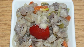 Výtečné hospodské pepřenky: Recept na pikantní rybí chuťovku se zeleninou a pepřem zvládnete levou zadní