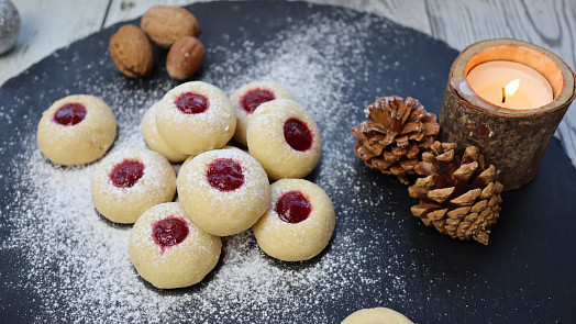 Husarské koláčky s marmeládou: Voňavé cukroví z křehkého těsta voní vanilkou a oříšky a snadno se dělá