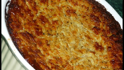 Líný bramborák na plech: Stejná chuť po majoránce a česneku, ovšem mnohem jednodušší příprava