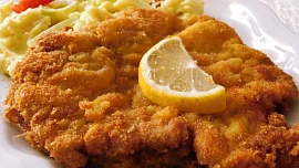 Panýrunk aneb panýr: Tahle finta při obalování řízků nebo sýru šetří kuchařům čas i peníze a hosté to ani netuší