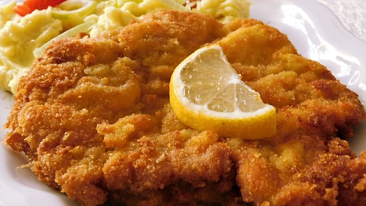 Panýrunk aneb panýr: Tahle finta při obalování řízků nebo sýru šetří kuchařům čas i peníze a hosté to ani netuší