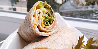 Tortilla s vaječnou omeletou: Nezvyklá kombinace vláčné placky, šťavnatých vajec a křupavé zeleniny překvapí výtečnou chutí