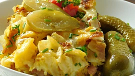 Výborné šunkofleky s uzeným masem jsou obědovou klasikou. Zjemněné smetanou a voňavé kořením chutnají božsky