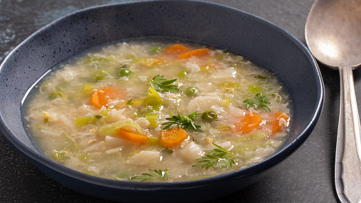 Nejlepší květáková polévka s křupavou strukturou: Blanšírování, správná délka varu i dochucení hrají velkou roli