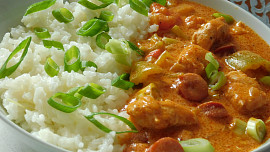 Kuřecí po debrecínsku i pro začátečníky: Rychlý krémový oběd se smetanou. Kdy ji přidat, aby se nesrazila?