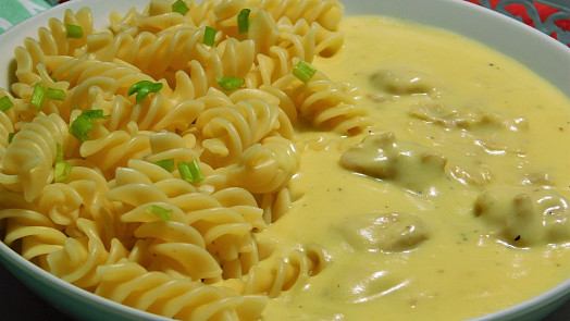 Nejsnazší smetanové kuře ve zlaté omáčce: Připravte hladký krémový pokrm, který si oblíbí děti i dospělí