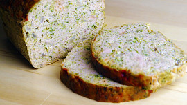 Nejšťavnatější kuřecí sekaná se špenátem a sýrem: Trik, díky kterému nebude nikdy suchá, tkví v kombinaci surovin