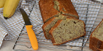 Banana bread bez cukru: Vláčný banánový chlebíček voní skořicí a cukr není třeba, stačí jen sladké přezrálé banány