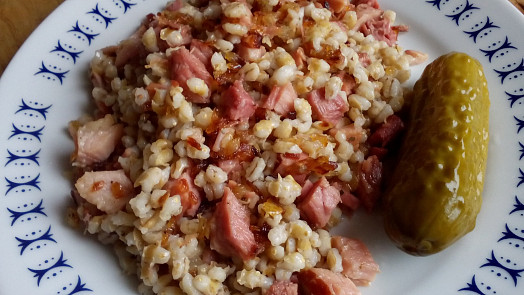 Jak správně uvařit kroupy a jak je dochutit? Staročeská klasika voní česnekem a s uzeným chutná skvěle