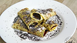 Staročeské vopelky s povidlovou náplní se opékají nasucho. Krásně vláčné zůstanou díky potření sádlem ihned po upečení