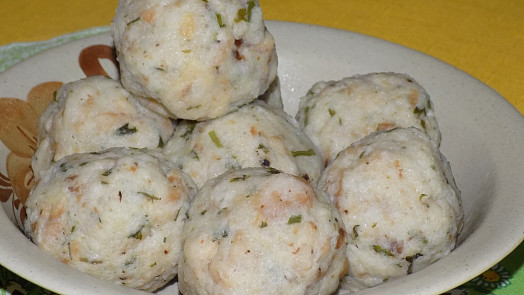 Krupicové knedlíky podle Sandtnerky: Lehká a nadýchaná příloha, která se nerozvaří a je rychle hotová