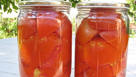 Rajčata sterilovaná ve vlastní šťávě: Ideální polotovar na zimu, příprava je jednoduchá, rajčata jsou totiž jedinou ingrediencí