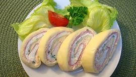 Retro okénko: Sýrové rolády bývaly kdysi hitem všech oslav. Ale oblíbené jsou stále a takhle snadno se připravují