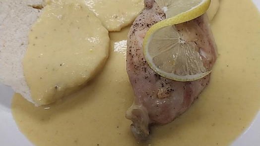 Králík s bílou omáčkou podle receptů našich babiček: Levná variace na králíka na smetaně chutná fantasticky