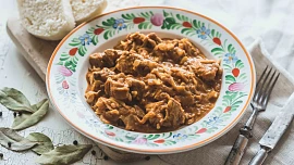 Jak na originální segedín podle podle maďarského receptu: Voní klobáskou a česnekem a chutná fantasticky