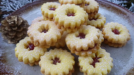 Jak správně upéct linecké, aby drželo tvar a zůstalo vláčné a křehké i po slepení marmeládou: Rozhodující je teplota