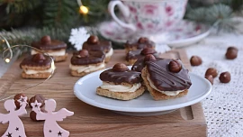 Nejlepší polevy na cukroví: Jak na hříšně čokoládovou nebo hladkou citronovou?