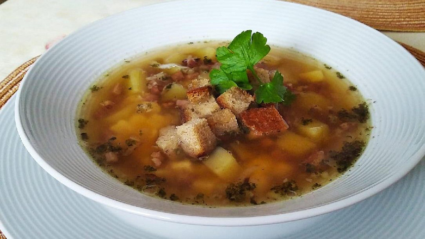 Česneková polévka vás postaví na nohy a pokaždé ji můžete uvařit trochu jinak.