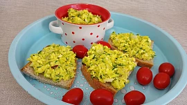 Pět cuketových pomazánek: Jednoduchá s česnekem, pikantní s mrkví a chilli nebo fantastický cuketový tatarák