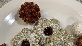 Trendy linecké s mákem: Oslní máslovou chutí a s povidly nebo citronovou pomazánkou chutná božsky