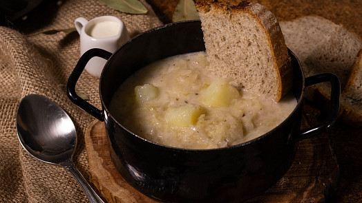 Zapomenutá postní polévka našich babiček: Kyselice zasytí, zahřeje a stojí pár korun