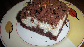 Strouhaný koláč na plech: Vláčné těsto v kombinaci s lahodnou a šťavnatou tvarohovou náplní božsky chutná