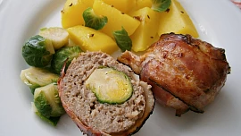 Mleté koule s růžičkovou kapustou z horkovzdušné fritézy: Báječně štavnaté jídlo, které je hotové za chvíli