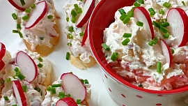 Nejlepší pomazánka z ředkviček přesně podle vaší chuti: Může být s tvarohem a bylinkami nebo s vejcem, ale i veganská