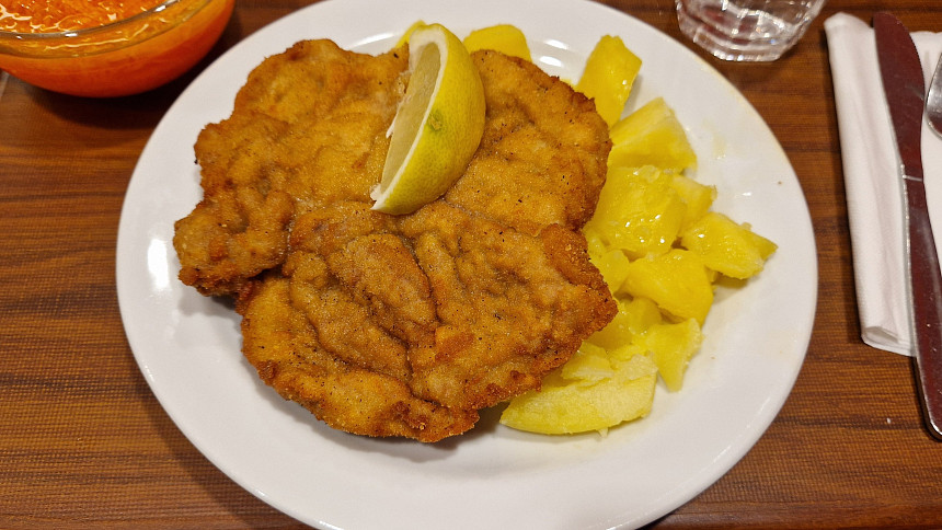 Řízek s bramborami je vždy správnou volbou, v jídelně SUDOPu ho mívají ve čtvrtek.