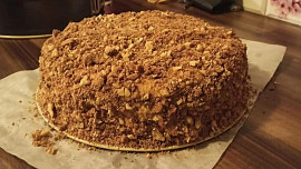 Válečný neboli placičkový dort: Zapomenutý, skromný moučník s pudinkovým krémem, který po rozležení chutná božsky