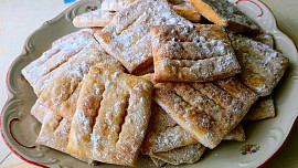 Staročeské boží milosti ze šlehačky: Jsou lehké, křupavé, nikdy nenasáknou olej a zvládnete je snadno