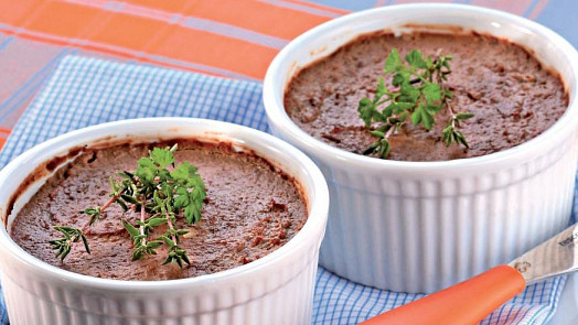 Z levných hovězích jater vykouzlíte luxusní paštiku. Stačí přidat jednu tajnou ingredienci