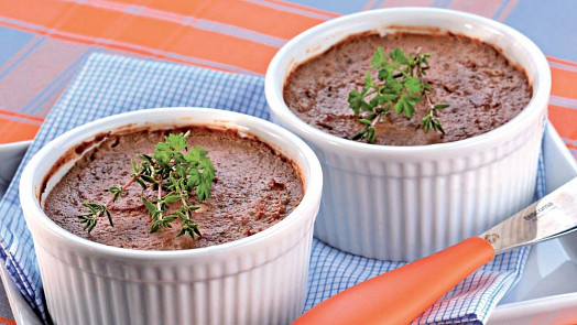 Z levných hovězích jater vykouzlíte luxusní paštiku. Stačí přidat jednu tajnou ingredienci