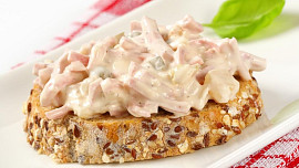 Sloní žrádlo: Retro pomazánka ze salámu je tak dobrá, že jí nebude dost, ani když ji uděláte v dávce jako pro slona