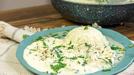 Proč se vám sráží smetanová omáčka a jak tomu předejít: Tyhle snadné triky používají šéfkuchaři a vyplatí se i vám