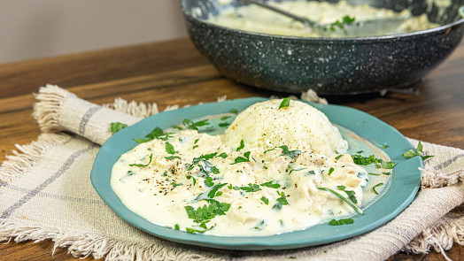 Proč se vám sráží smetanová omáčka a jak tomu předejít: Tyhle snadné triky používají šéfkuchaři a vyplatí se i vám