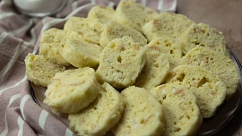 Jemné houskové knedlíky vařené v sáčku: Skvěle chutnají, nerozvaří se a přípravu zvládne i kuchařský amatér