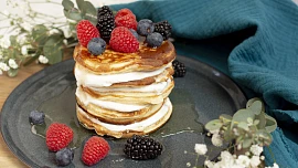 Rychlé kefírové lívanečky nepotřebují kynout. Jsou hned hotové a lahodné tak, že zmizí dřív, než dopečete poslední Rychlé kefírové lívanečky nepotřebují kynout. Jsou hned hotové a lahodné tak, že zmizí dřív, než dopečete poslední