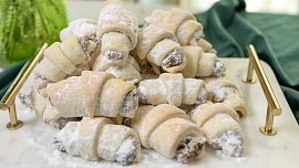 Recept na nejlepší ořechovou náplň do svatomartinských rohlíčků: Voní medem a rumem a hodí se i do závinu