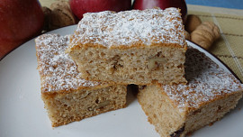 Šup šup hrníčková buchta s jablky a ořechy: Připravena je do 10 minut, upečena dřív než uklidíte kuchyň