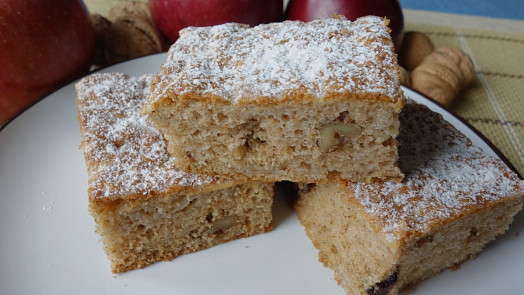 Šup šup hrníčková buchta s jablky a ořechy: Připravena je do 10 minut, upečena dřív než uklidíte kuchyň