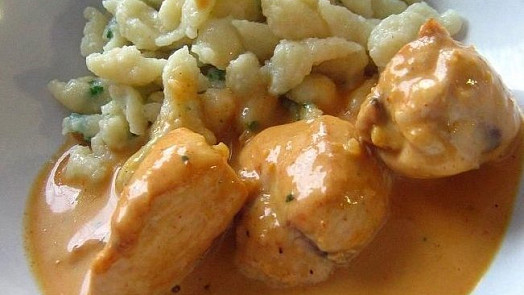 Jak na kuře na paprice i pro začátečníky: Pomůže snadný recept i fígl s vmícháním smetany, aby bylo jídlo perfektní